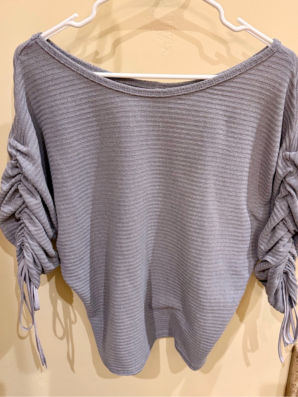 Source Unknown Light Gray Ruched Sleeve Scoop Neck Sweater